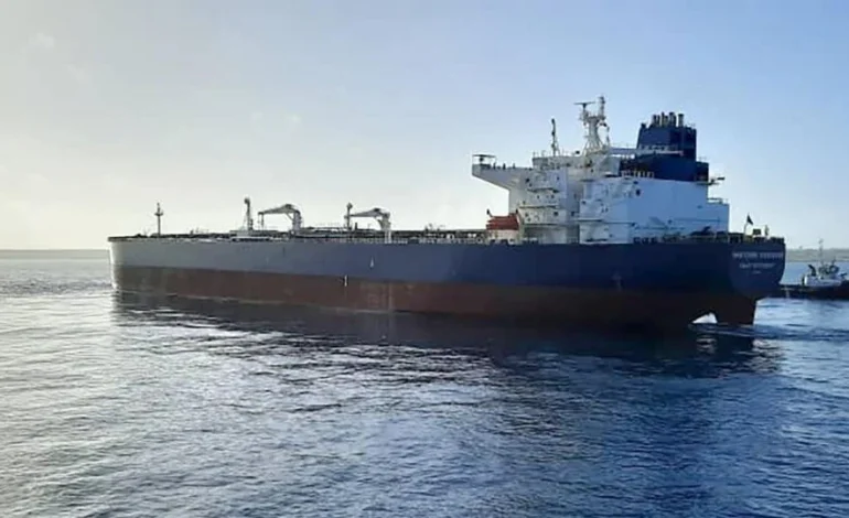 Cuba recibe 100 mil toneladas de petróleo ruso pese a bloqueo y presión de Trump