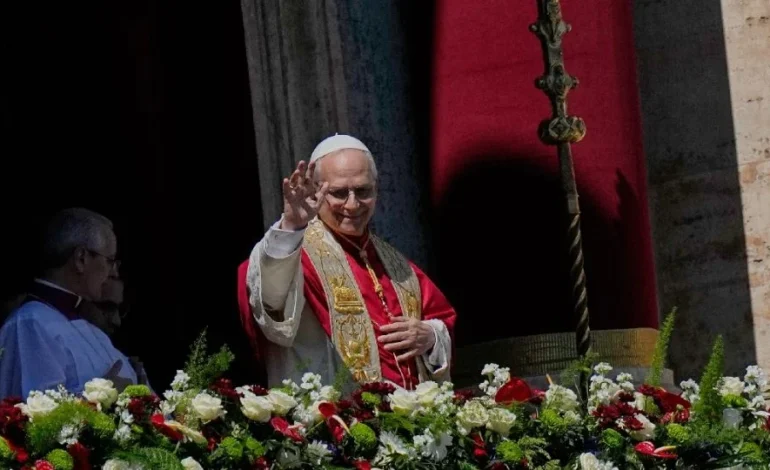 Papa León XIV llama a deponer las armas y buscar la paz en su primera misa de Pascua