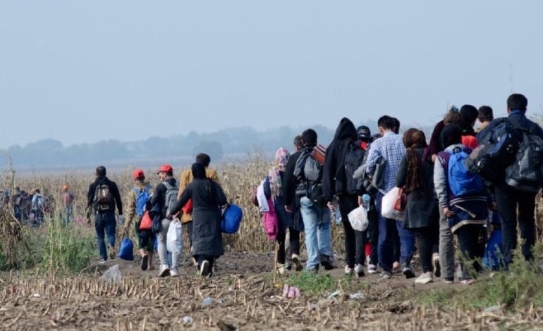 Dan 19 años de prisión a dos sujetos por traficar más de 5 mil migrantes en Reino Unido