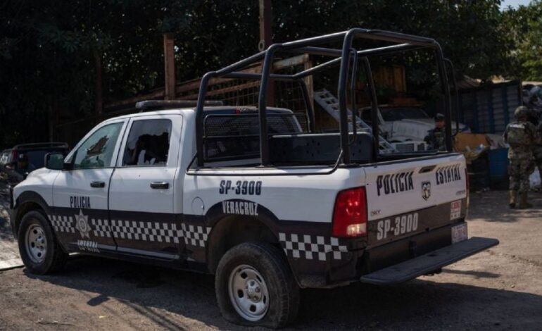 Intervienen comandancia de Coscomatepec, Veracruz, tras hallazgo de presunta droga a seis policías