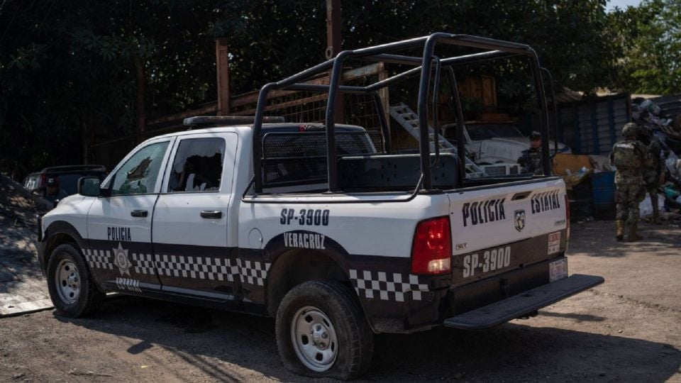 Intervienen comandancia de Coscomatepec, Veracruz, tras hallazgo de presunta droga a seis policías