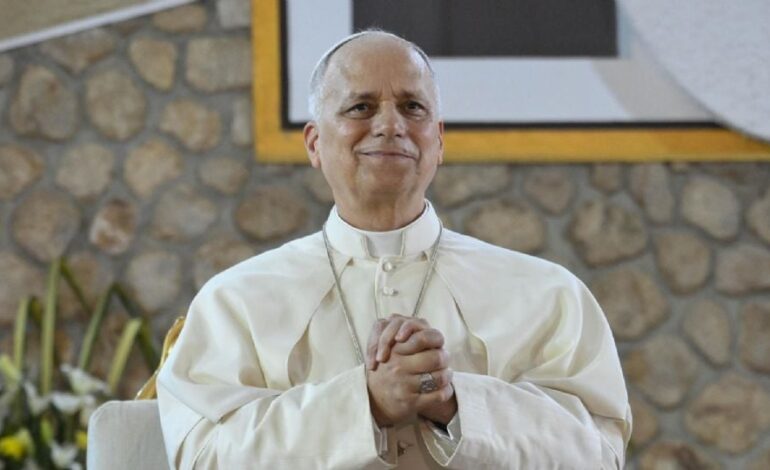 «El mundo está siendo destruido por tiranos», acusa el papa León XIV en medio de críticas de Trump