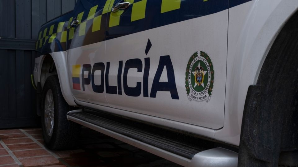 Ataque en Colombia: explosivos destruyen una caseta de cobro en la Vía Panamericana un día después de la investidura de Abelardo de la Espriella