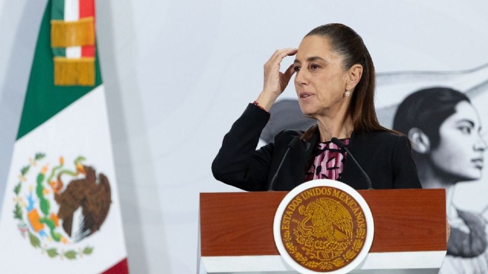 Sheinbaum es más indecisa y está agotada frente a la doble presión de Trump y López Obrador: WSJ