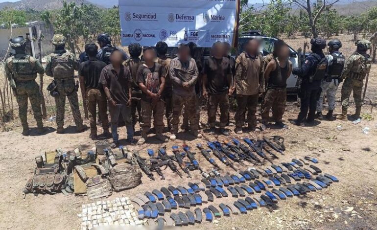 ¡Golpe al narco! Semar detiene a 13 con equipo táctico en Mazatlán, Sinaloa