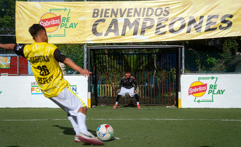 Sabritas® impulsa ligas juveniles y transforma comunidades con canchas hechas de empaques reciclados