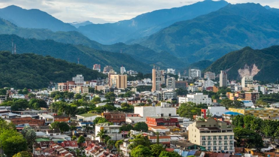 Asesinan a tiros a exalcalde colombiano; participaba en una campaña presidencial