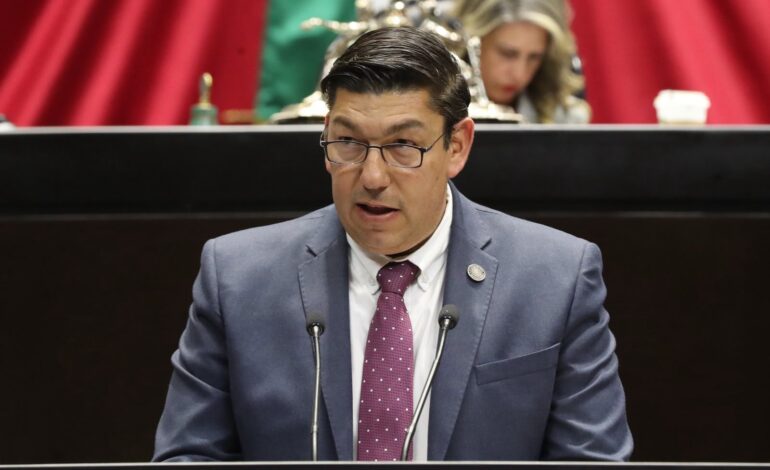 Proponen conceder a personas trabajadoras permisos, hasta por dos días al año, con goce de salario para trámites oficiales
