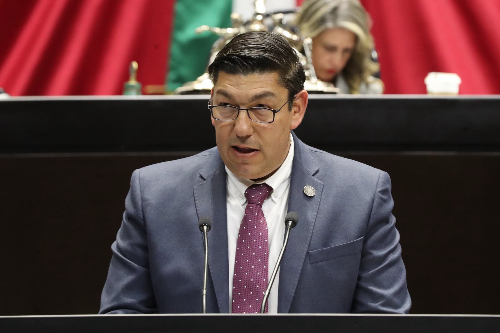Proponen conceder a personas trabajadoras permisos, hasta por dos días al año, con goce de salario para trámites oficiales