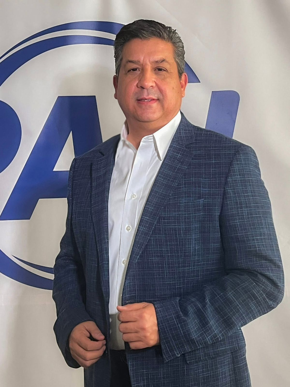 Juez ratifica bloqueo de cuentas de familia del panista Cabeza de Vaca