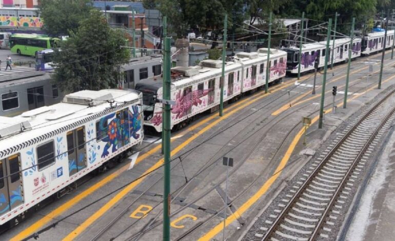 Falla el Tren Ligero en ruta al Estadio Azteca a 10 días del Mundial; queda ladeado sobre las vías
