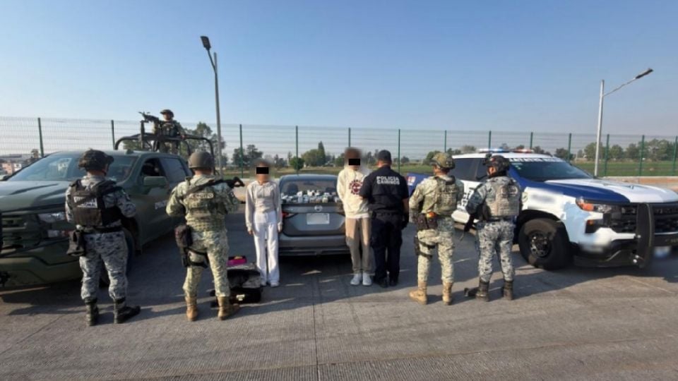 Aseguran más de un millón de pesos en efectivo a dos personas que circulaban en carretera de Guanajuato