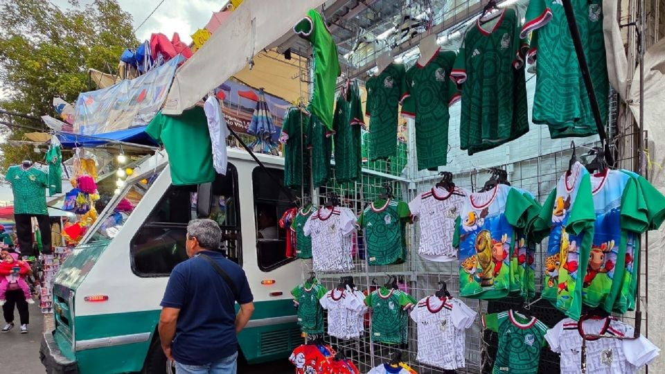 Playeras pirata del Mundial inundan el mercado mexicano