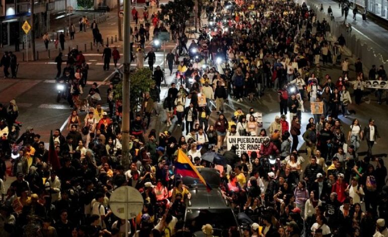 Jornada electoral en Colombia culmina con disturbios en Bogotá y Cali; reportan daños y heridos