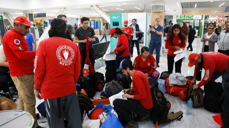 Topos de México llegan a Venezuela para participar en labores de rescate
