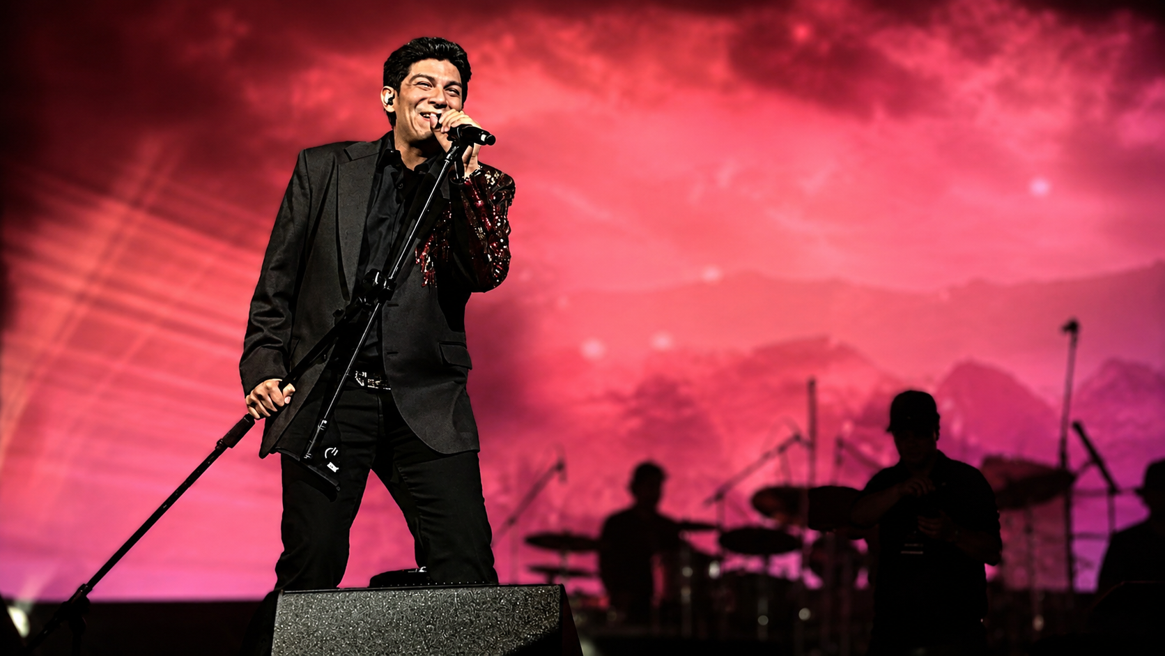 Elías Medina confirma su grandeza con una noche inolvidable en el Teatro Metropólitan