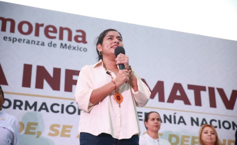 Miles asisten a asamblea encabezada por Elizabeth Lopez Blanco en Nayarit