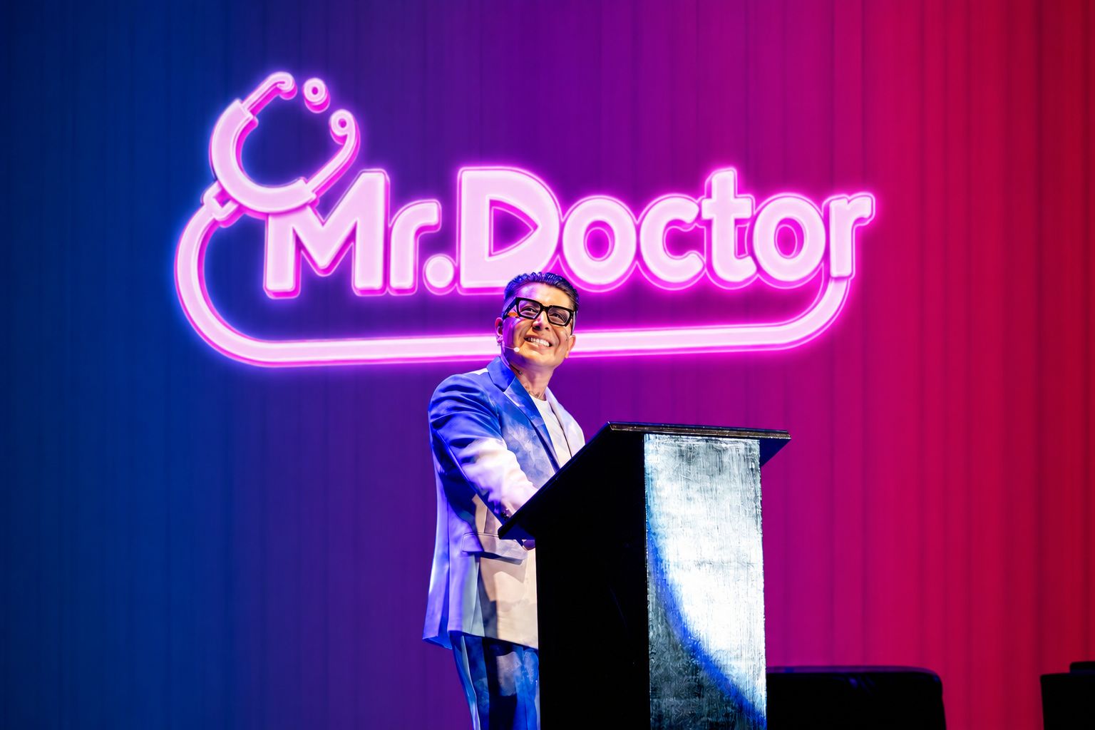 Del mundo digital al escenario: Mr. Doctor conquista el Lunario con un espectáculo sin precedentes