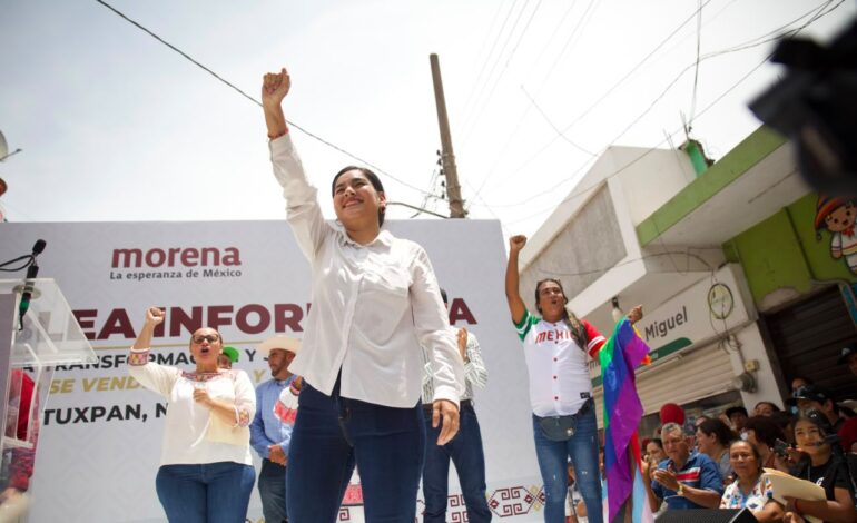Elizabeth López Blanco exhibe músculo en interna de Morena por Nayarit