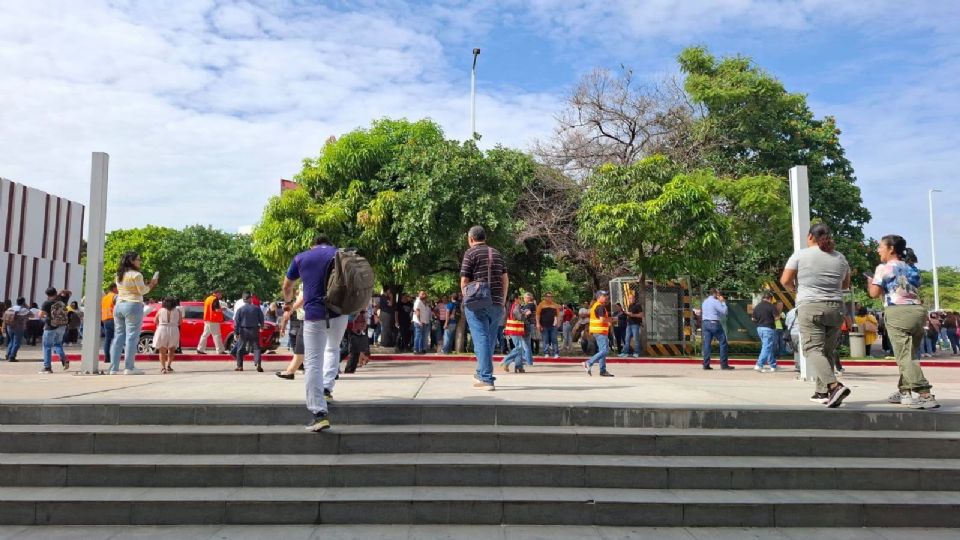 Sheinbaum descarta daños tras sismo de 7.4 en Chiapas; recomienda no acercarse a las playas