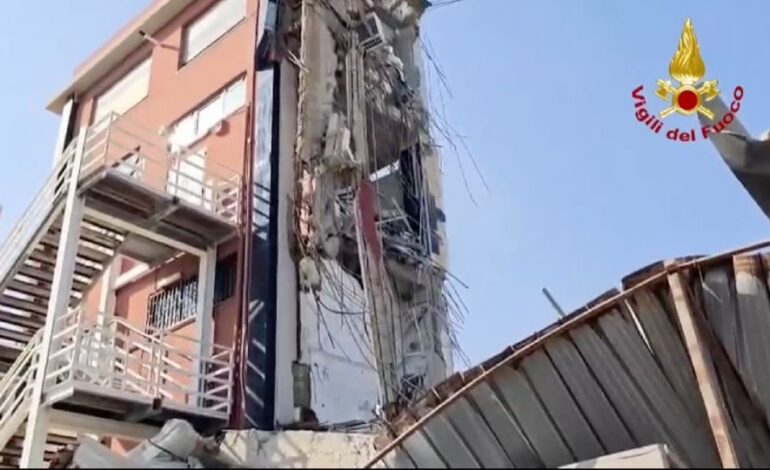 El derrumbe de un edificio ocasiona un muerto y cinco desaparecidos en el sur de Italia