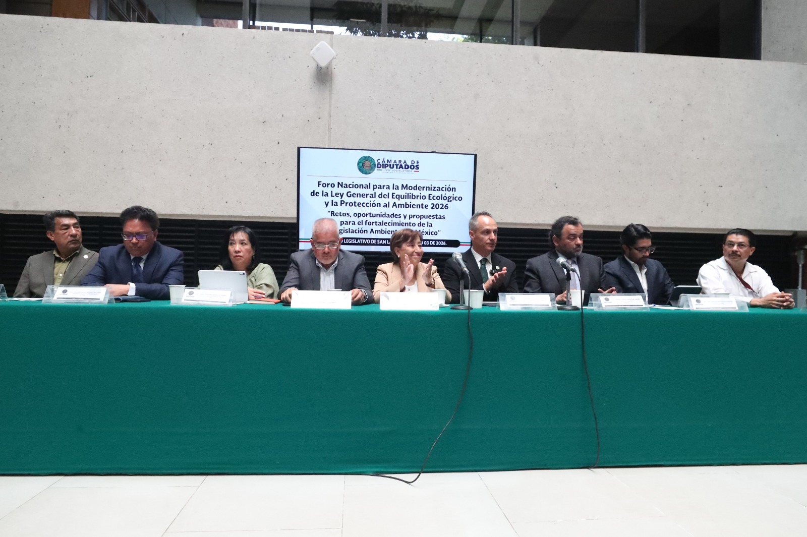 Resaltan en foro necesidad de impulsar propuestas para atender desafíos de la juventud