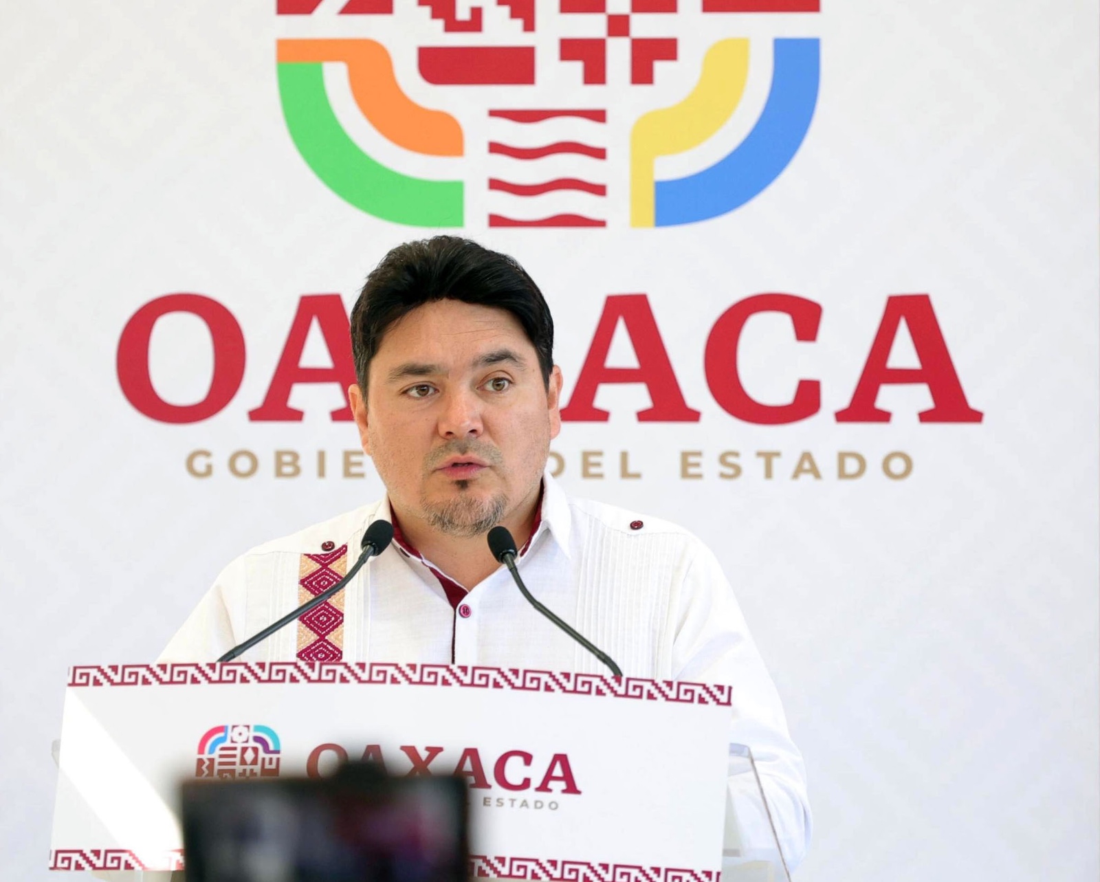 MIGAJAS PARA MÉDICOS, ENFERMERAS Y PERSONAL DE APOYO; OPULENCIA PARA TITULAR DE LOS SSO