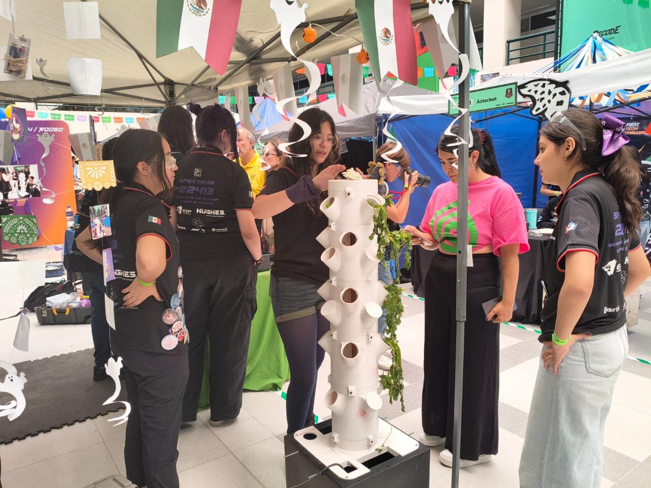 Equipo juvenil gana Premio de la Juventud de CDMX por proyectos de ciencia, tecnología e impacto social