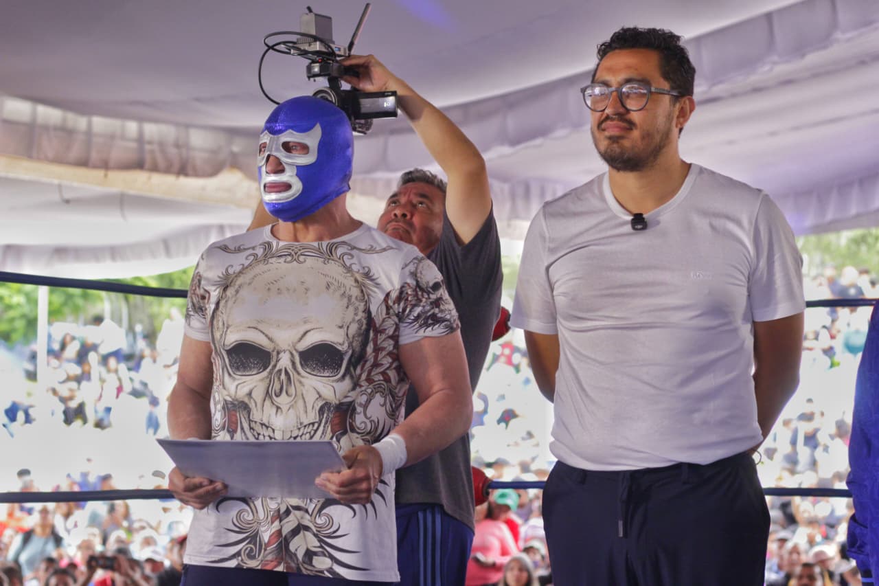 Emiliano Álvarez y Blue Demon Jr. hacen historia en Cuautepec ante más de 10 mil personas