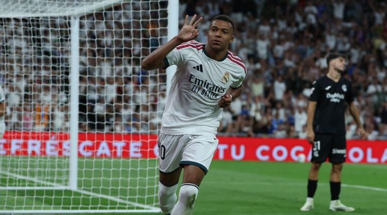 Mbappé celebra el regreso de Mourinho al Bernabéu con un triplete