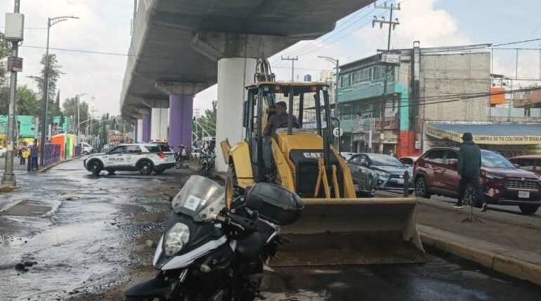 Se forma socavón en Tláhuac tras mega fuga y varias colonias no tienen servicio de agua