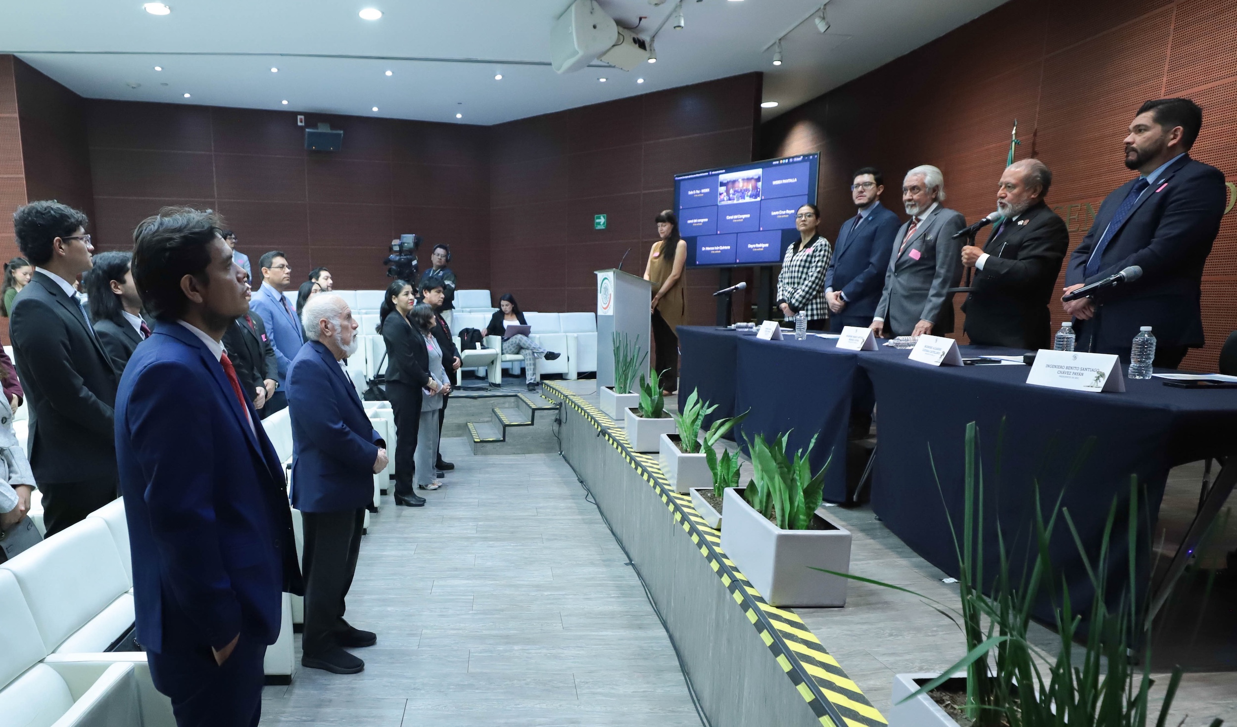 Dialogan en el Senado sobre el uso de la Inteligencia Artificial para impulsar la economía y el emprendimiento