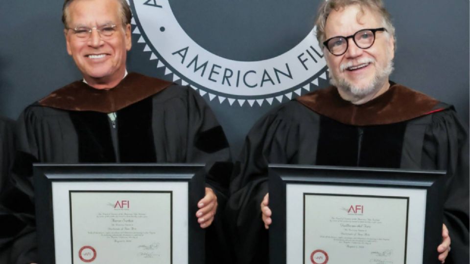 Guillermo del Toro inspira a cineastas: “Desarrollen una brújula propia”
