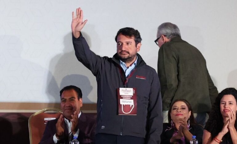 Retiro de visa a Andy López Beltrán desata acusaciones de la oposición