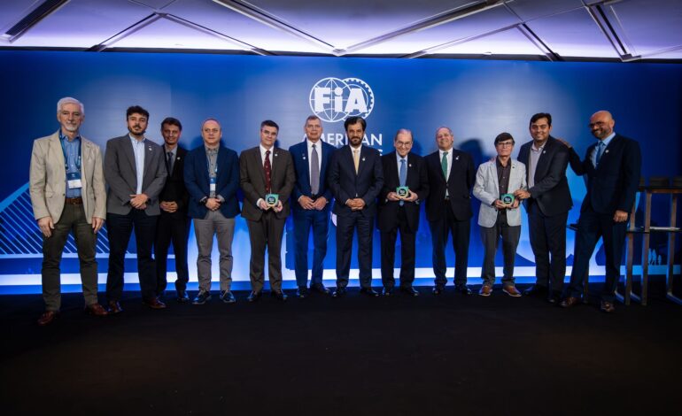 Una transición eléctrica, un planificador de rutas con información sobre riesgos en la carretera y una guía para una conducción más segura: se anuncian los campeones de la Región IV del Desafío de Innovación de la FIA 2026