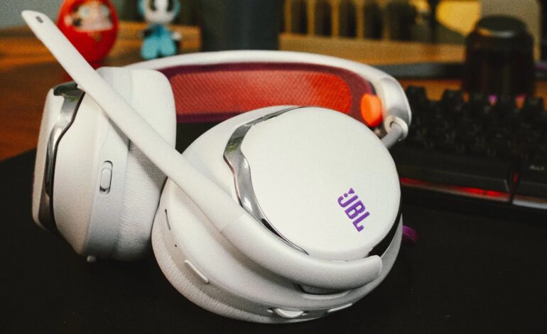 LS JBL Quantum 950 Lifestyle Image Still White 16x9