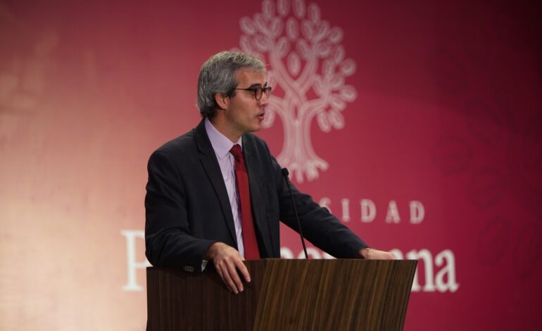 Niñas y niños nacidos mediante maternidad subrogada registran graves efectos en su salud, advierte el investigador español Francisco Gúell.