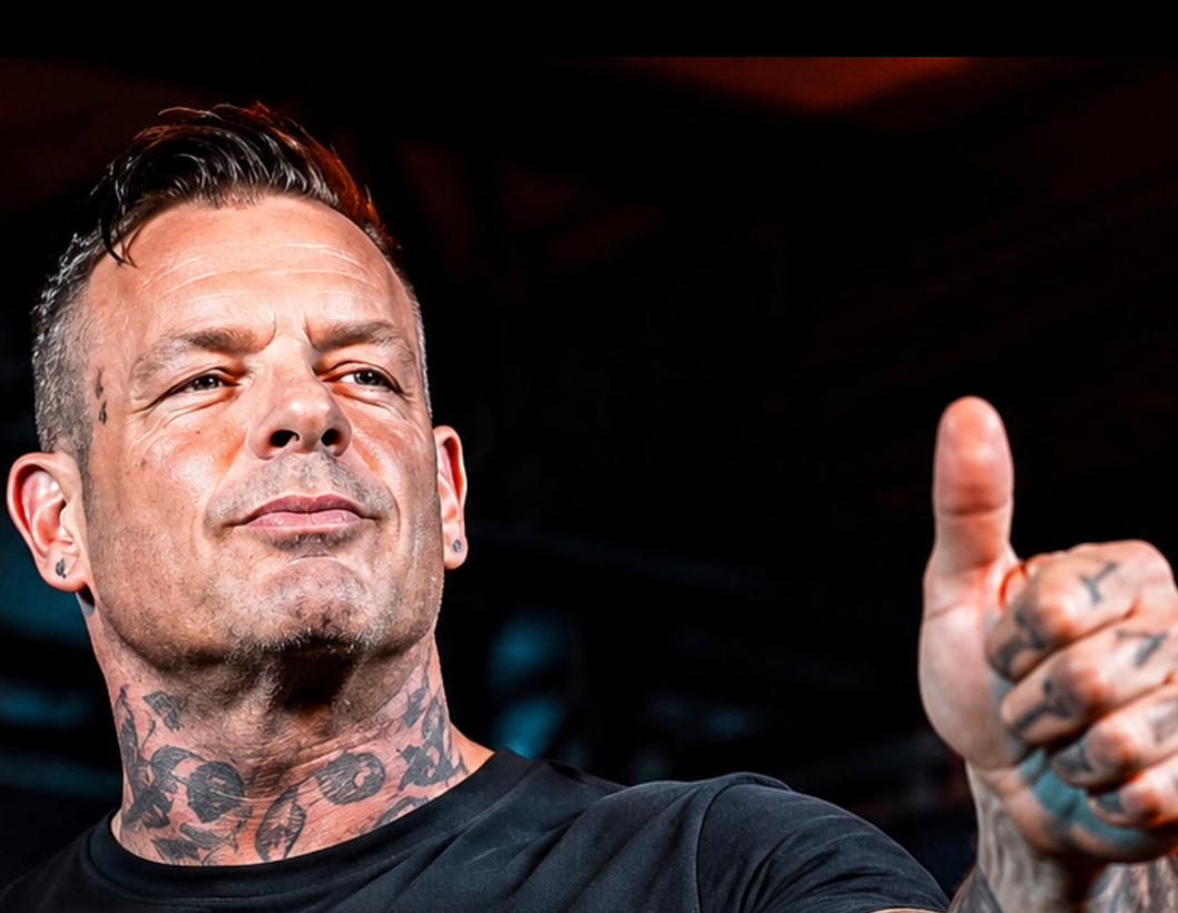 El exluchador y músico VAMPIRO se quita la máscara para mostrar “The World Through My Eyes” en el Foro Red Access