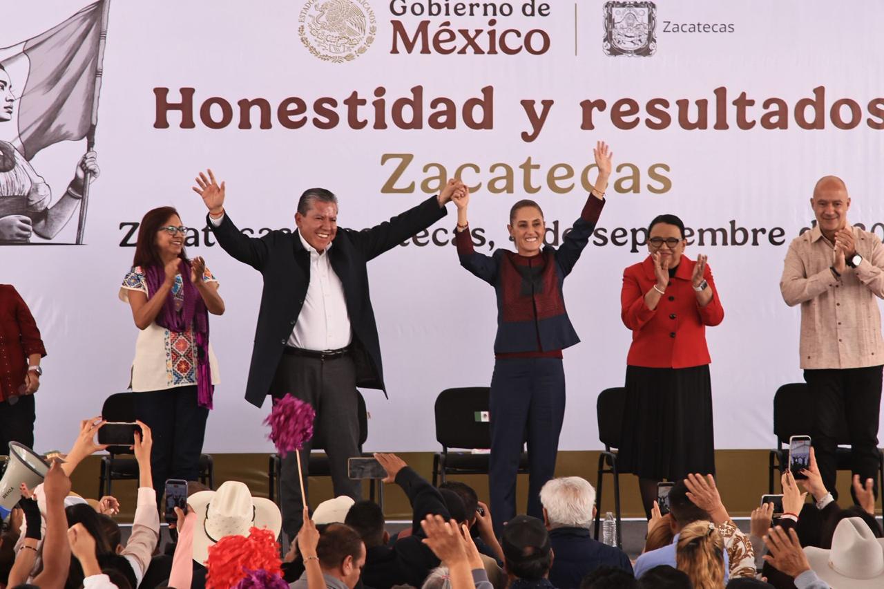 DAVID MONREAL RECIBE A CLAUDIA SHEINBAUM EN ZACATECAS; MÁS DE 15 MIL PERSONAS ACOMPAÑAN SU GIRA POR EL SEGUNDO INFORME