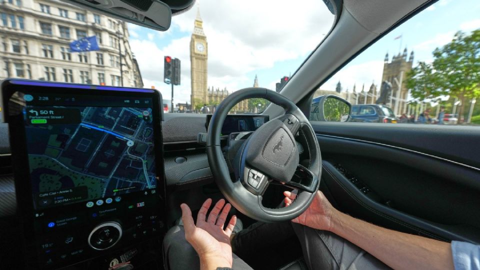 ¡Londres estrena robotaxis! 20 vehículos autónomos comienzan a circular este jueves