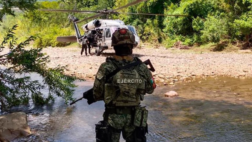 Decomisan más de 7.8 toneladas y 25 mil litros de precursores de drogas tras el desmantelamiento de tres laboratorios clandestinos en Guerrero