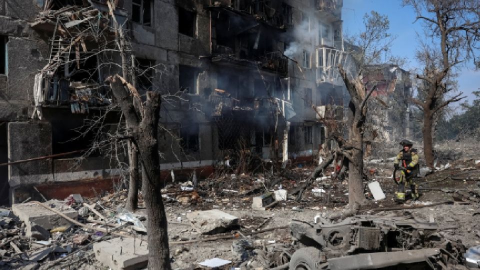 Ucrania reporta un ataque con más de 450 drones rusos; algunos impactos afectan a políticos europeos