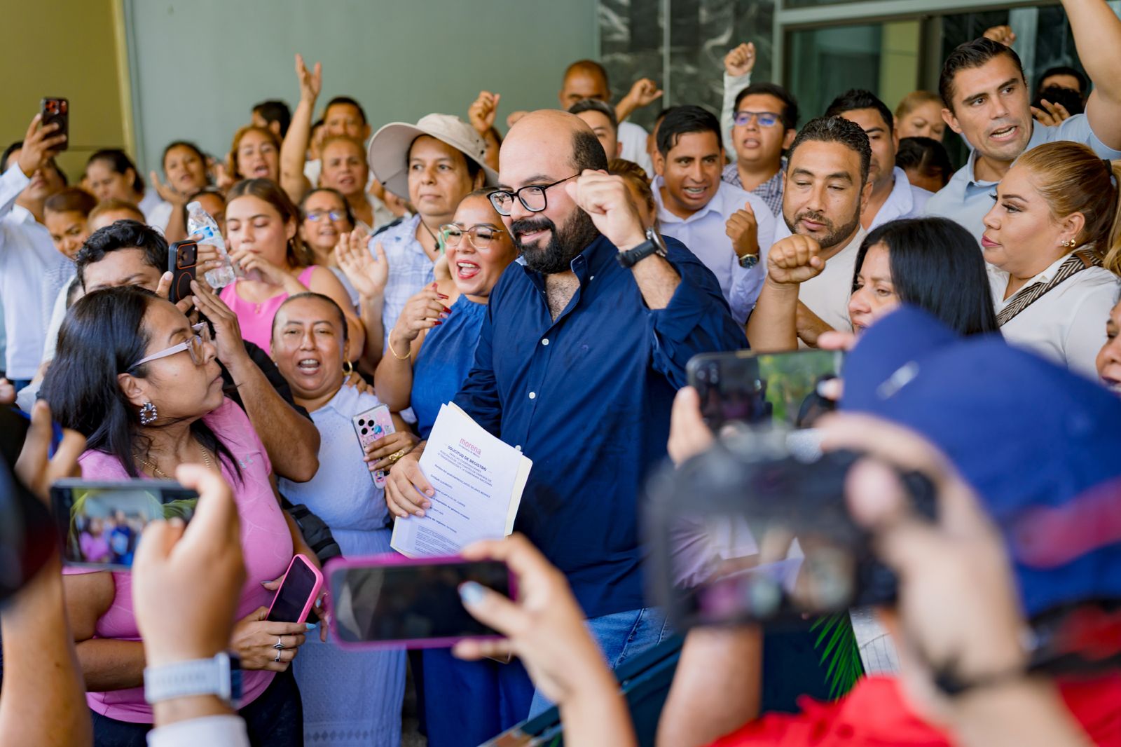 Ricardo Salinas Méndez se registra en Morena Acapulco; encuestas reportan ventaja de más de 15 puntos
