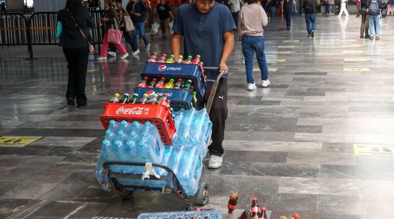 Aplica Metro de la CDMX nuevo reglamento para retirar comercio semifijo en vestíbulos y pasillos