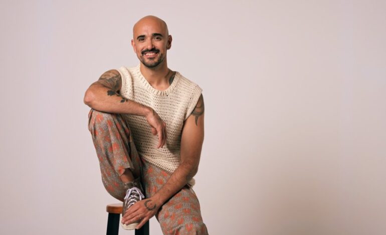 Abel Pintos rompe con su pasado musical y abre una nueva etapa con “Ibuprofeno”