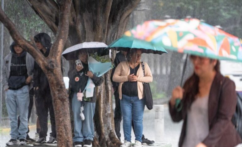«Rachel» se intensifica a huracán categoría 2 y avanza en las costas del Pacífico; dejará lluvias fuertes en cuatro estados