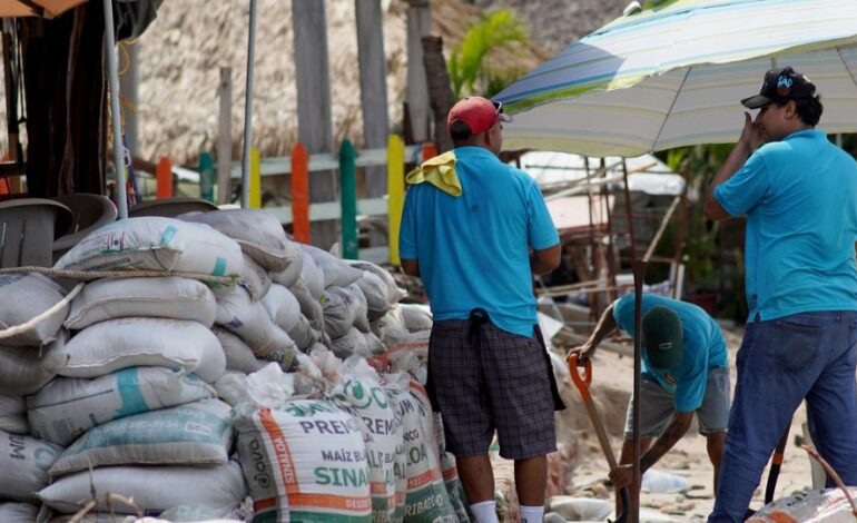 El huracán «Simón» cambia su trayectoria y permanecerá más tiempo en las costas de Jalisco