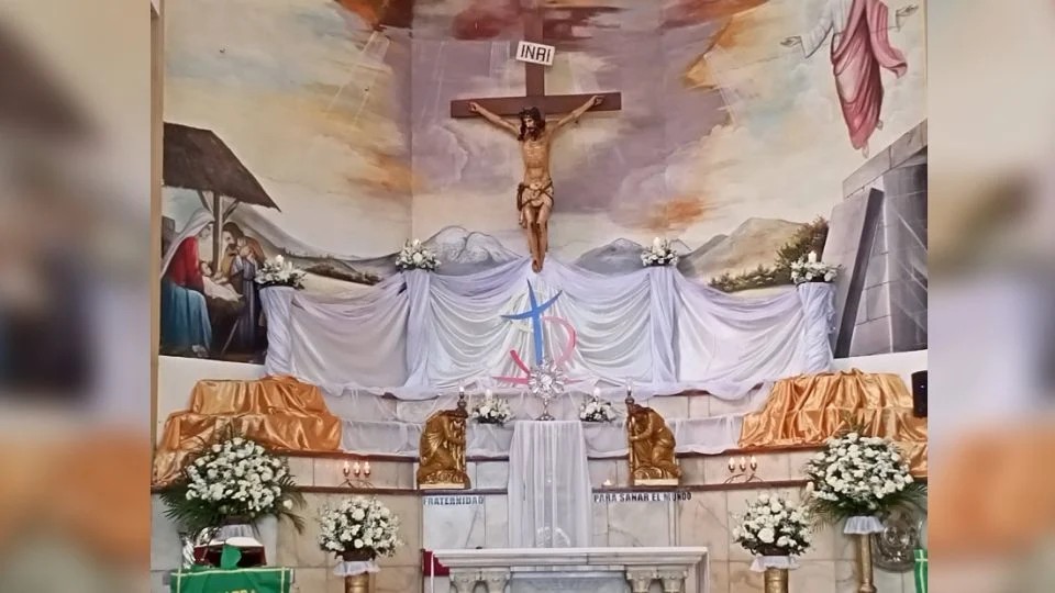 Muere sacerdote en Ecuador tras caerle una cruz encima que le golpeó la cabeza durante misa