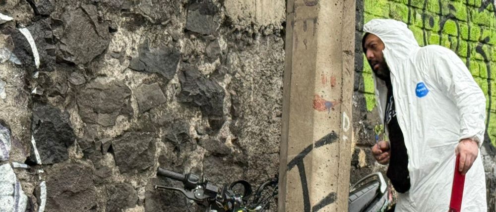 Borrador Repartidor en motocicleta pierde la vida tras chocar contra un poste y barda en Villa Verdún